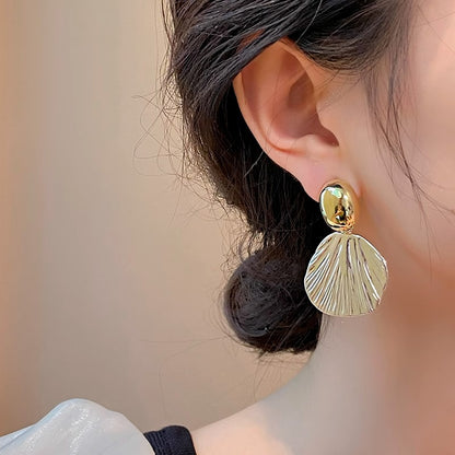 Scallop Elegance Retro Two-tone Fan Shaped Stud Earrings